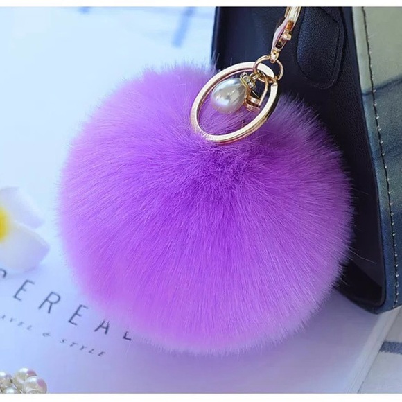 Big pompom w/ pearl keychain - KC003 purple - Picture 1 of 1